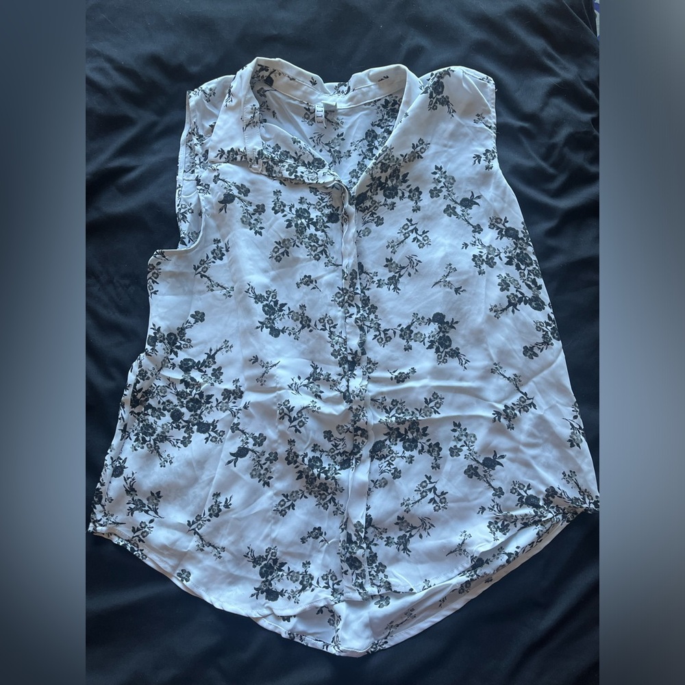 Elle Sleeveless Floral Blouse